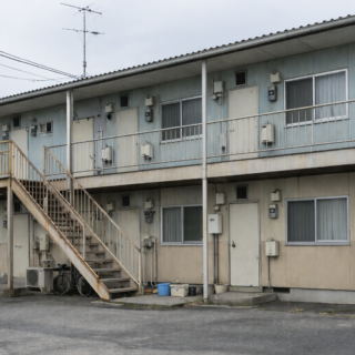 古びたアパート